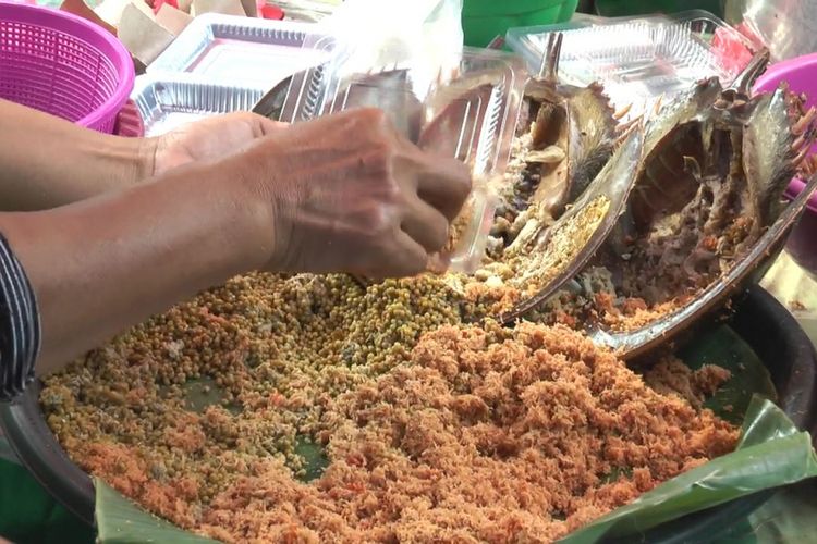 Ikan fan telur mimi, yang dijual saat menjelang bulan puasa di Kaliwungu. Kompas.com/Slamet Priyatin