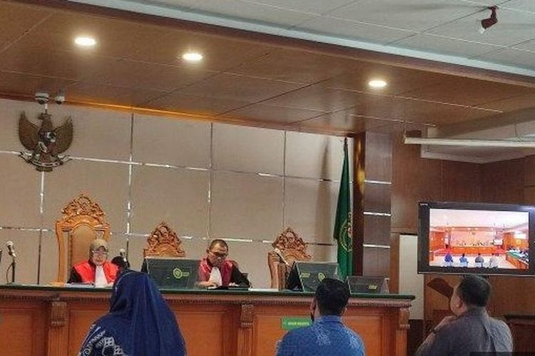 Sekertaris Pimpinan Wali Kota Bandung, Rizal Hilman saat memberikan keterangan dalam sidang suap pengadaan CCTV dan (ISP) dengan terdakwa Sony Setiadi Direktur PT CIFO dan Benny dan Andreas Guntoro dari PT SMA di Pengadilan Tipikor Bandung, Senin (24/7/2023).