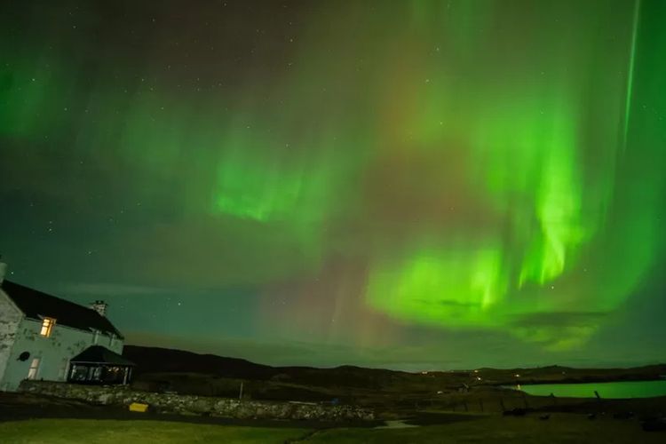 Proses terbentuknya aurora borealis.