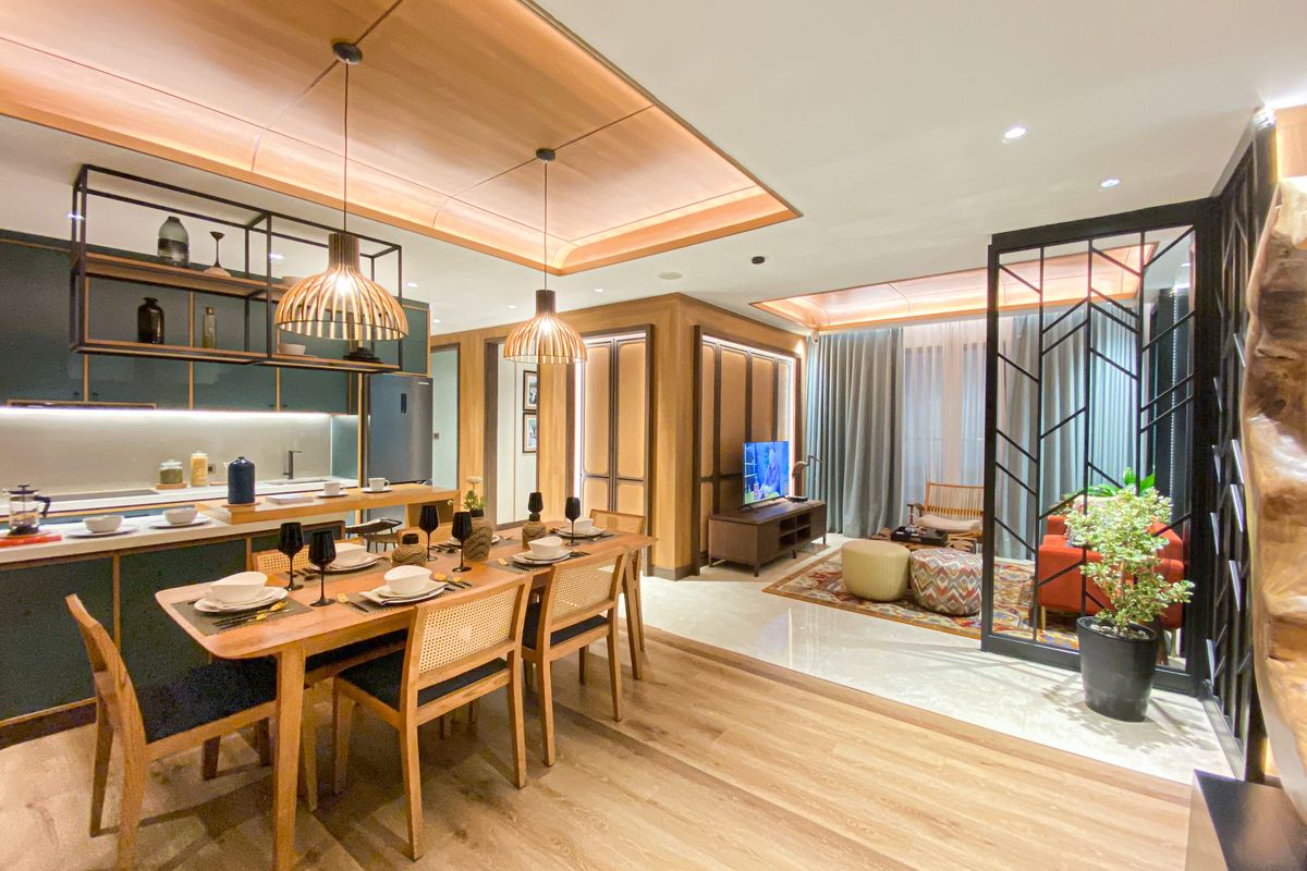 Tampilan ruang keluarga dan dapur tipe Lumiere EleVee. 