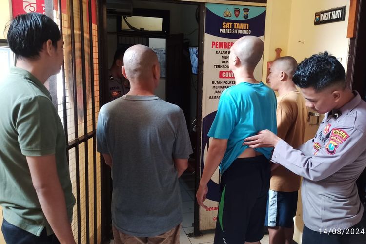 Tiga tersangka penimbunan BBM di Polres Situbondo Polda Jatim bercukur gundul.