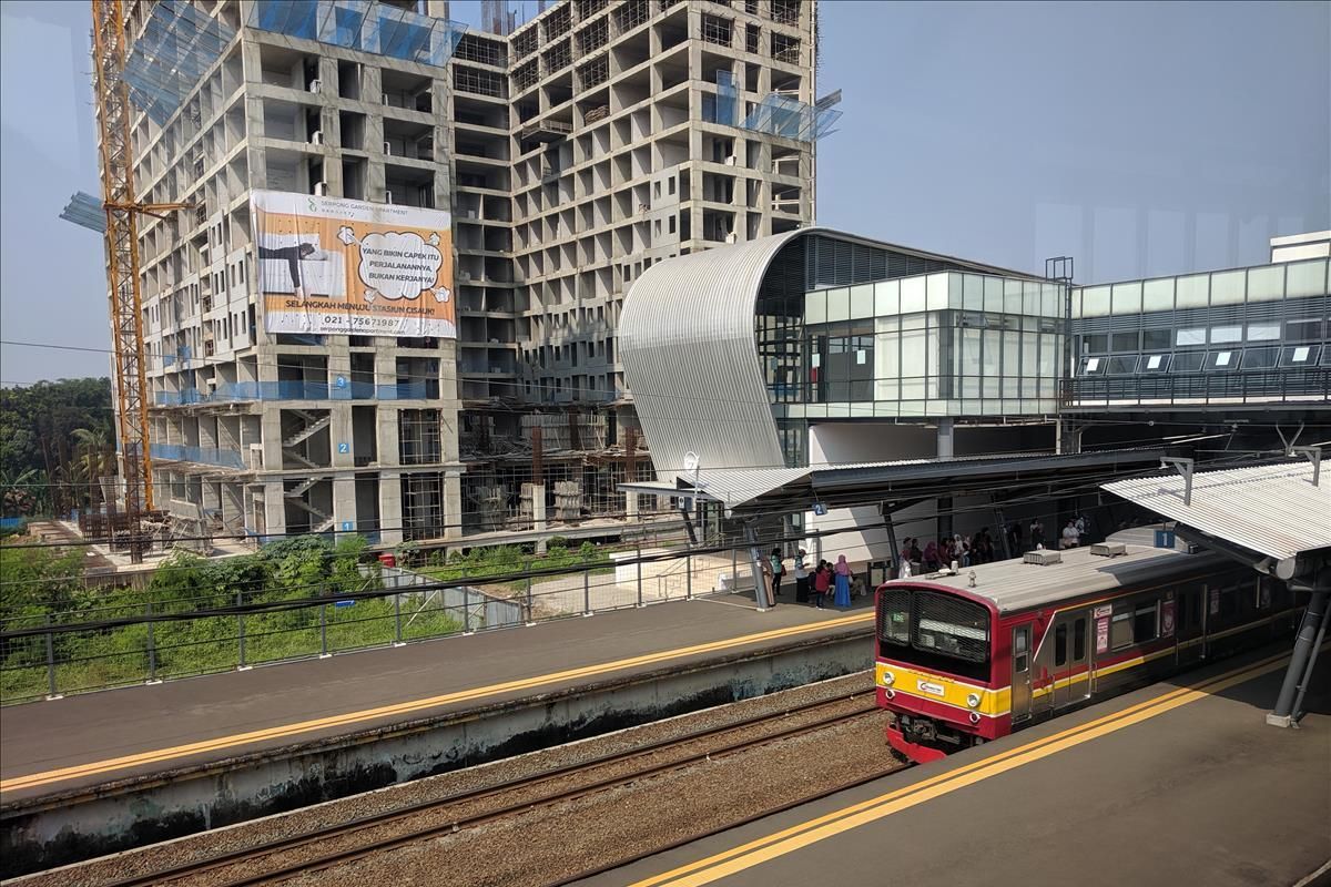 Stasiun Cisauk Sempat Gangguan Sinyal, Kini Perjalanan KRL Mulai Normal