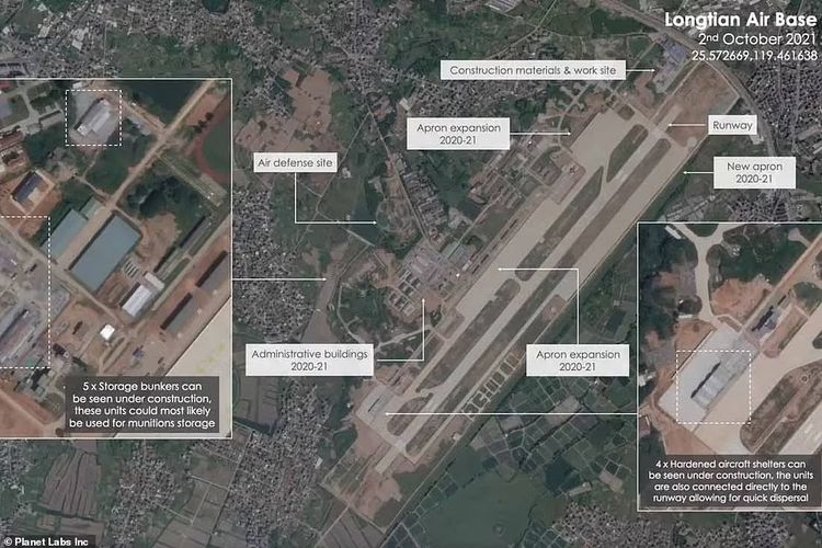 Citra satelit pangkalan udara militer di Longtian China. [Planet Lab Via Daily Mail]