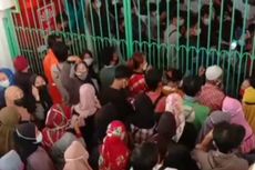 Penuh Sesak, Warga di Lampung Rebutan Jatah Vaksin Merdeka