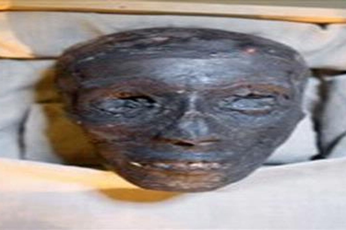 Sebuah gambar yang diambil pada 4 November 2007 menunjukkan wajah Firaun Tutankhamun