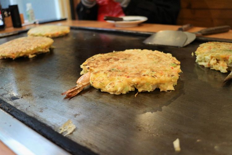 Menunggu okonomiyaki matang, Sabtu (21/1/2023).