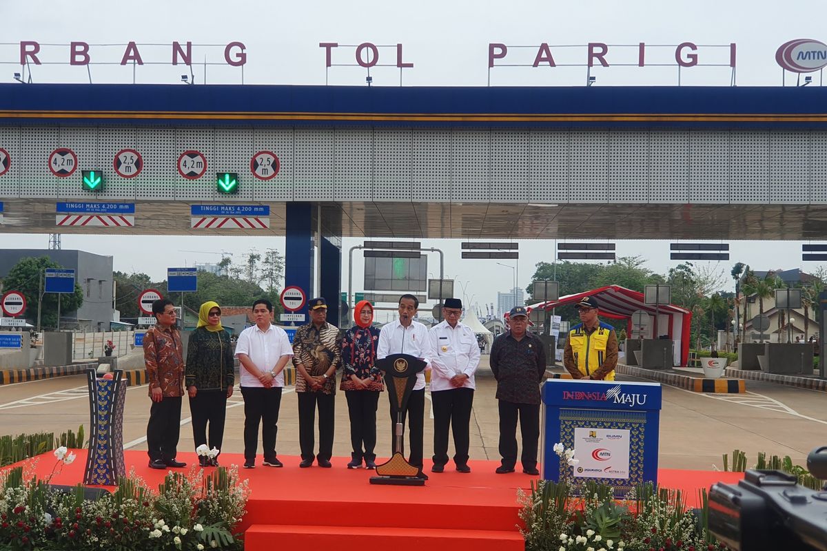 Presiden Joko Widodo meresmikan Tol Ruas Tol Kunciran-Serpong. Acara peresmian dilakukan di Gerbang Tol Parigi, Tangerang Selatan, pada Jumat (6/12/2019) pukul 16.00 WIB. 