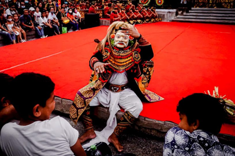 Topeng Bondres, salah satu seni tari Topeng Bali