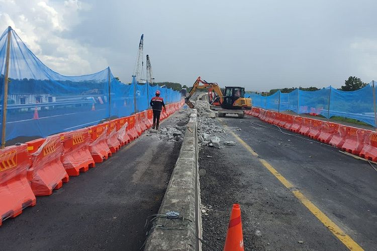 Hutama Karya melakukan pemeliharaan dan tingkatkan kualitas Jalan Tol Trans Sumatera (JTTS) di beberapa titik lokasi. 