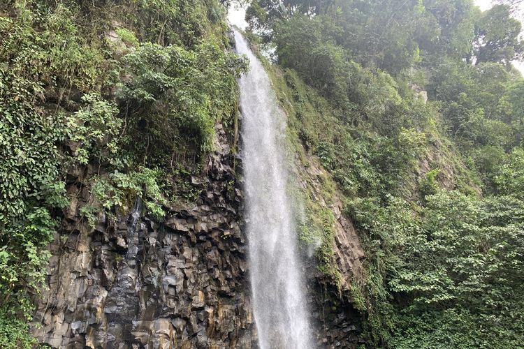 Lembah Anai merupakan air terjun populer di Sumatera Barat. Letaknya berada persis di tepi Jalan Raya Padang-Bukittinggi.