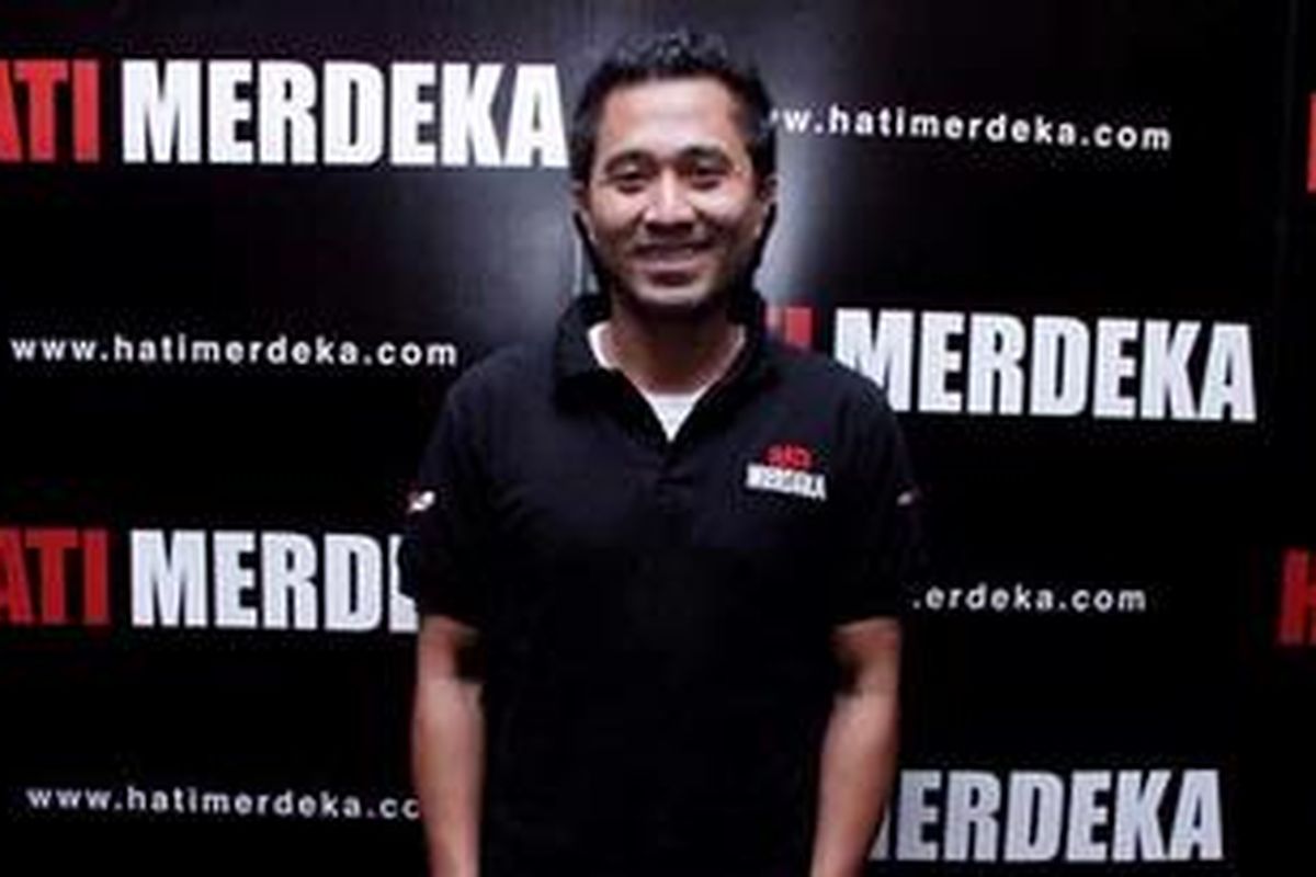 Aktor Lukman Sardi hadir dalam press screening film trilogi garapan Yadi Sugandi dan Conor Allyn yang berjudul Hati Merdeka, di Blitz Megaplex, Grand Indonesia, Jakarta, Rabu (1/6/2011). Film tersebut merupakan sekuel terakhir dari dua film sebelumnya yakni Darah Garuda dan Merah Putih. Film heroik tentang perjuangan para pahlawan ini akan tayang di bioskop pada 9 Juni 2011. 