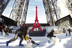 Berseluncur Es di Puncak Eiffel, Berani?