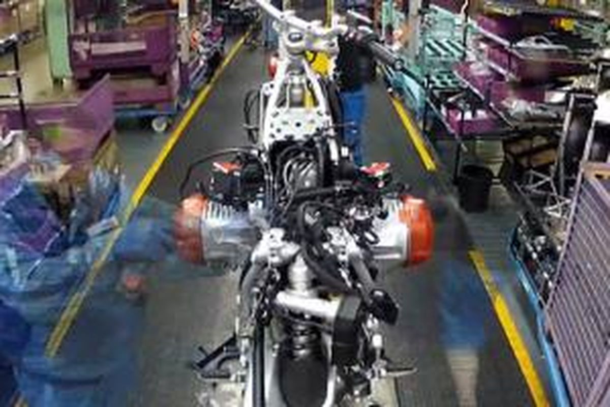 Proses perakitan BMW R1200GS, ditunjukkan dalam video berdurasi 9 menit.