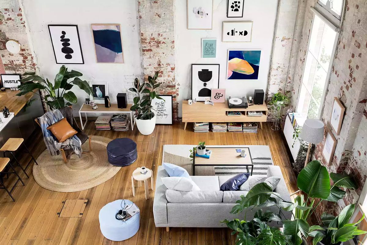 Dekorasi rumah wabi-sabi yang tak beraturan.