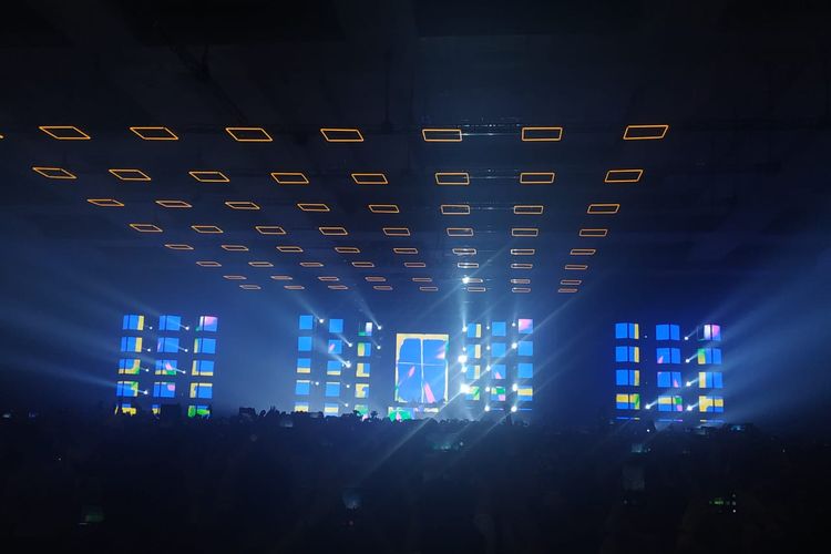 Suasana Stage Neon Jungle saat DJ Krewella beraksi di Djakarta Warehouse Project (DWP) di JIExpo Kemayoran, Jakarta Pusat, Sabtu (14/12/2019) malam. 