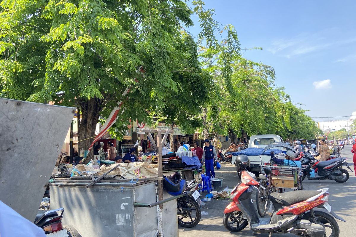 Lokasi ibu lansia pedagang Pasar Karang Menjangan yang viral karena mengaku kerap dipalak Satpol PP, Jumat (29/8/2025).