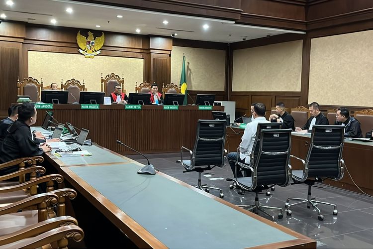 Saksi meringankan atau a de charge untuk Rafael Alun Trisambodo tidak ada yang hadir di ruang sidang Kusuma Atmadja, Pengadilan Tindak Pidana Korupsi (Tipikor) Jakarta Pusat, Senin (20/11/2023).