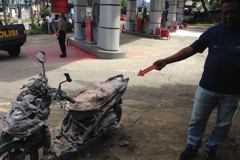 Sepeda Motor Terbakar di SPBU, Warga Panik Berhamburan