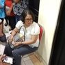 Di Depan Pintu yang Tak Terbuka, Ibu Prada Lucky Memanggil Komandan yang Tak Menoleh