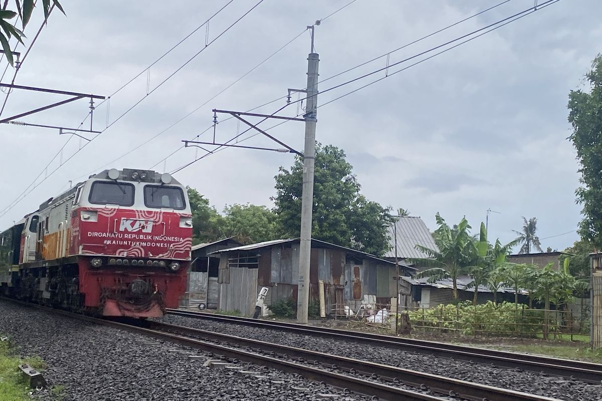 Tak Fokus Menyeberang Rel, Warga Tambun Tewas Tertabrak Kereta