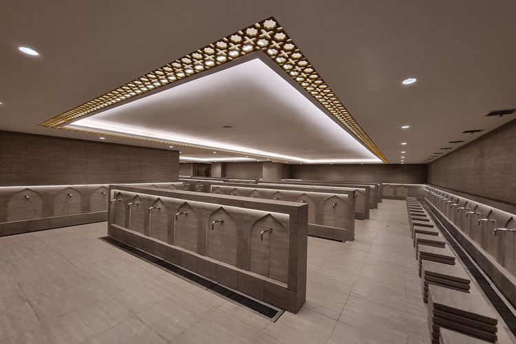 Tempat wudu di Masjid Sheikh Zayed Kota Solo.