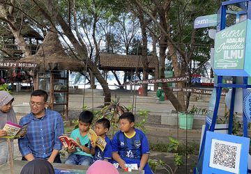 PNM Dorong Minat Baca Anak-anak Pelaku UMKM lewat Sudut Literasi Pantai Bansring