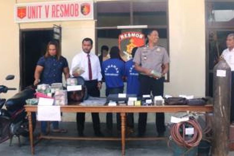 Polres Aceh Barat melakukan gelar kasus perampokan Bank Danamon Cabang Meulaboh yang dilaukan oleh dua karyawan bank, satpam dan sopir, 1 Mei lalu setelah dua pelaku di antaranya ditangkap oleh anggota satuan Reskrimob di kawasan Fakfak Kabupaten Dairi, Sumatera Utara, Sabtu (2/5/2014) dinihari. 