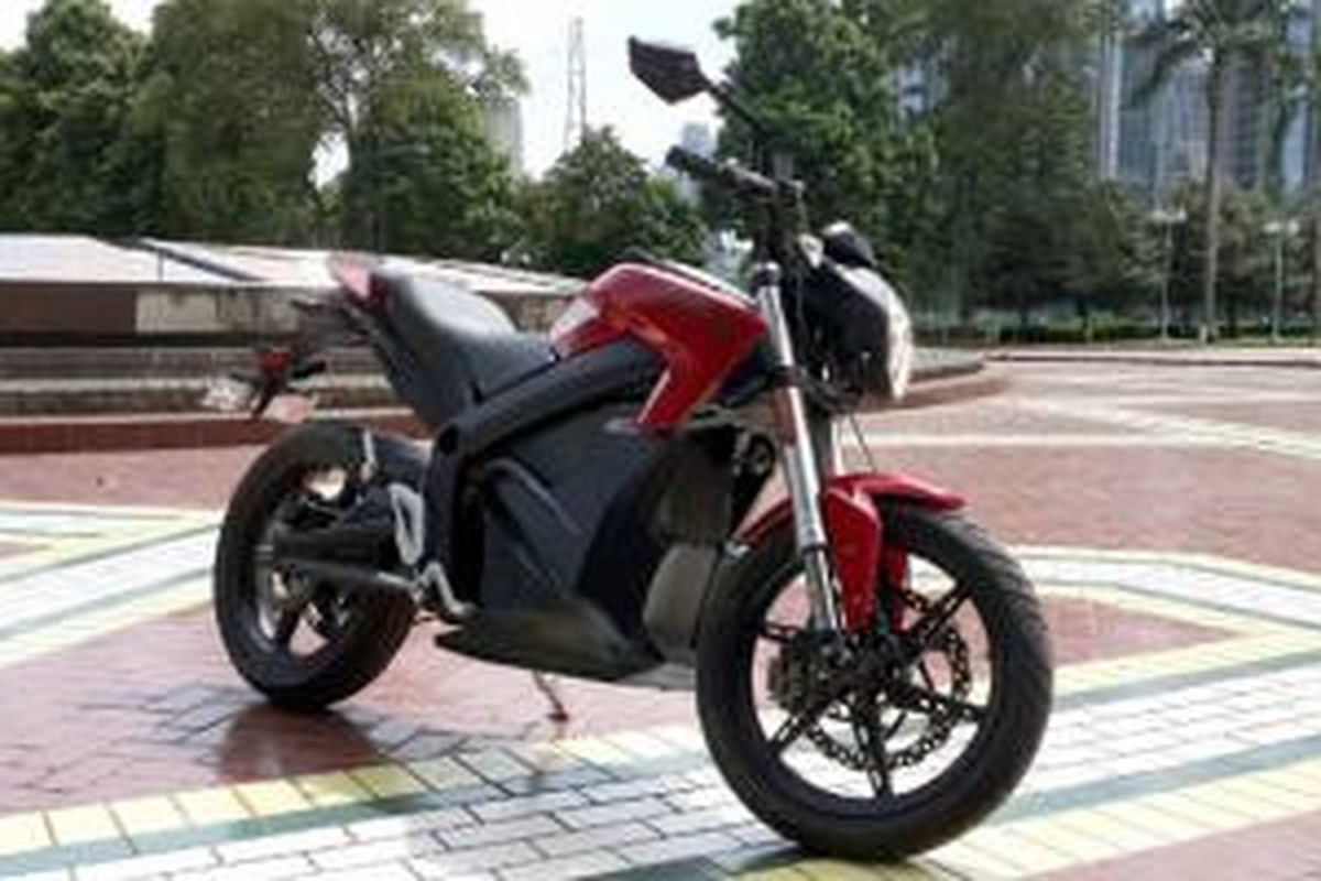 Zero SR ZF11.4 bisa berakselerasi dari diam ke 100 kpj cuma 3,3 detik.