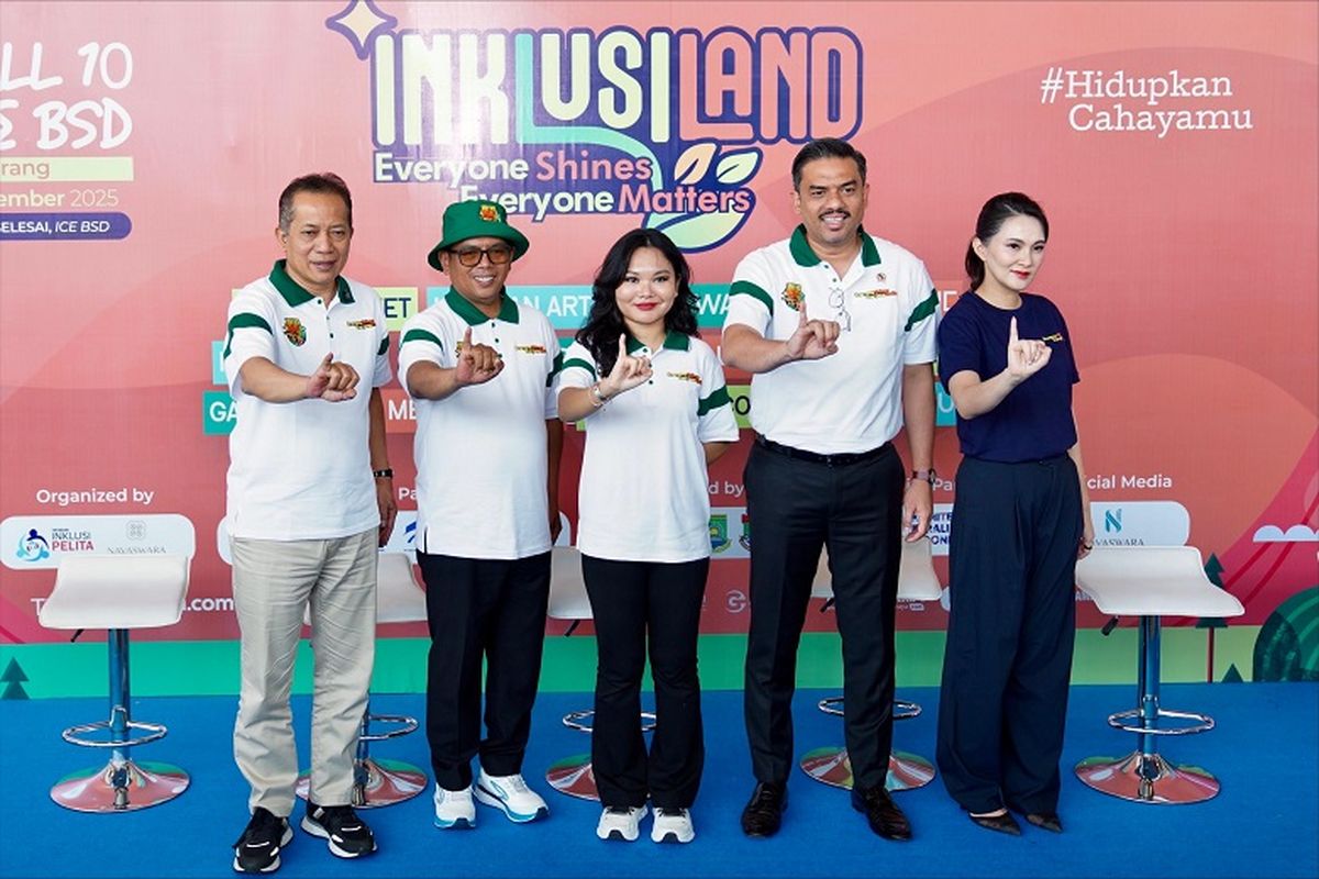 Menteri Koperasi (Menkop) Ferry Juliantono bersama Menteri Usaha Mikro, Kecil, dan Menengah (UMKM) Maman Abdurrahman saat menghadiri acara Inklusiland bertema “Everyone Shine, Everyone Matters” yang digelar Yayasan Inklusi Pelita Harapan di Tangerang Selatan, Minggu (7/12/2025). 