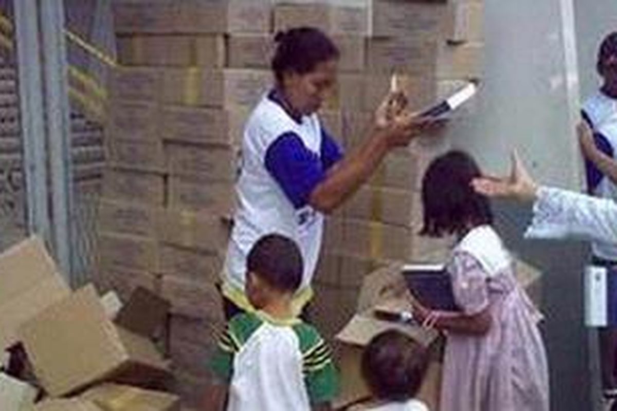 Ilustrasi pembagian buku SBY