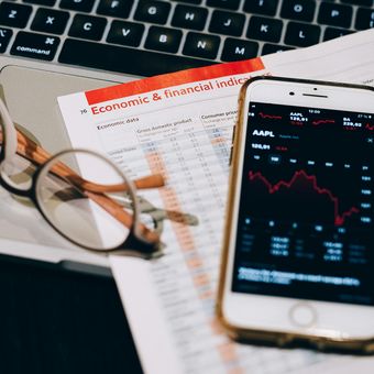 Ilustrasi pinjol. Pinjol resmi OJK. Daftar pinjol resmi OJK terbaru. Pinjol berizin OJK. Pinjol resmi OJK Desember 2025. Pinjol Desember 2025.