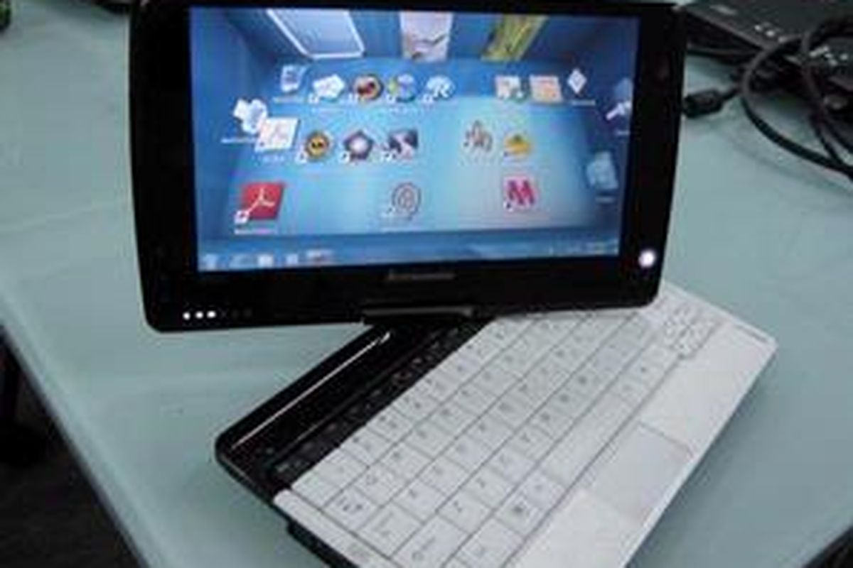 Layar netbook ini bisa diputar sampai 180 derajat dan dilipat. 