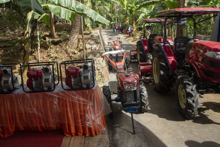 Bantuan alat tanam jagung (corn planter) dorong dan corn planter implement yang disalurkan Direktorat Jenderal Prasarana dan Sarana Pertanian (PSP) Kementerian Pertanian (Kementan) menjadi salah satu faktor suksesnya petani jagung di Indonesia.