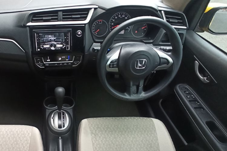 Interior Honda Brio Satya CVT