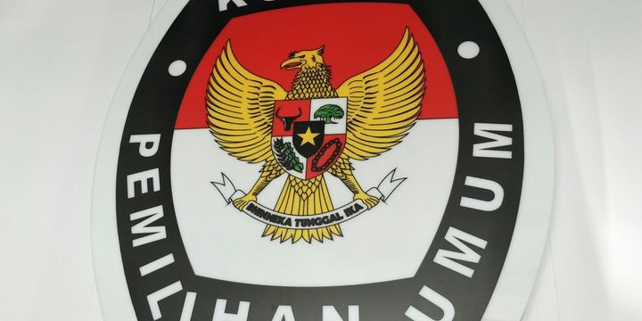 Logo Komisi Pemilihan Umum (KPU) di Gedung Kantor KPU RI, Jalan Imam Bonjol 29, Jakarta Pusat, Kamis (5/4/2018).