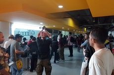 Penerbangan Batal, Calon Penumpang Antre "Reschedule" Tiket di Bandara Komodo