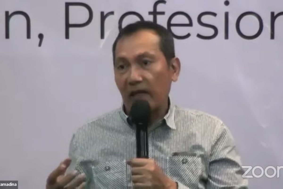 Mantan Komisioner KPK Saut Situmorang mengatakan Komisi Pemberantasan Korupsi (KPK) Saut Situmorang di acara diskusi 25 Tahun Reformasi: Mengembalikan Marwah KPK sebagai Institusi Penegak Hukum yang Independen, Profesional, dan Berintegritas, Senin (3/4/2023). 