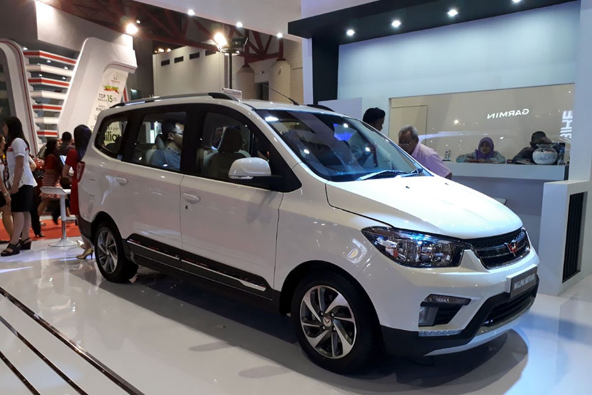 Wuling Confero S di arean Jakarta Fair Kemayoran 2017.