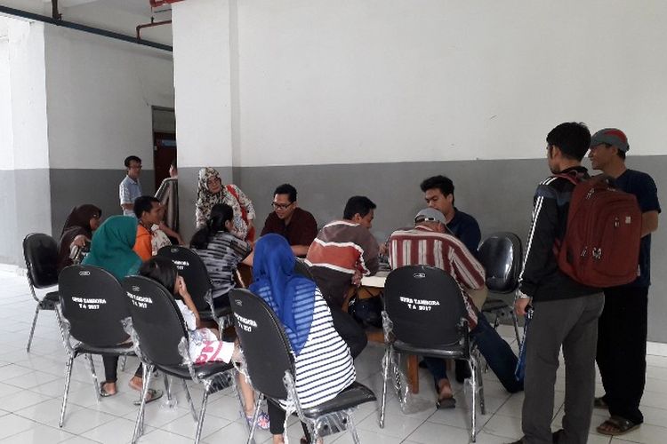 Kegiatan himbauan kepada penunggak biaya sewa di Rusunawa Tambora, Angke, Jakarta Barat pada Rabu (14/3/2018).
