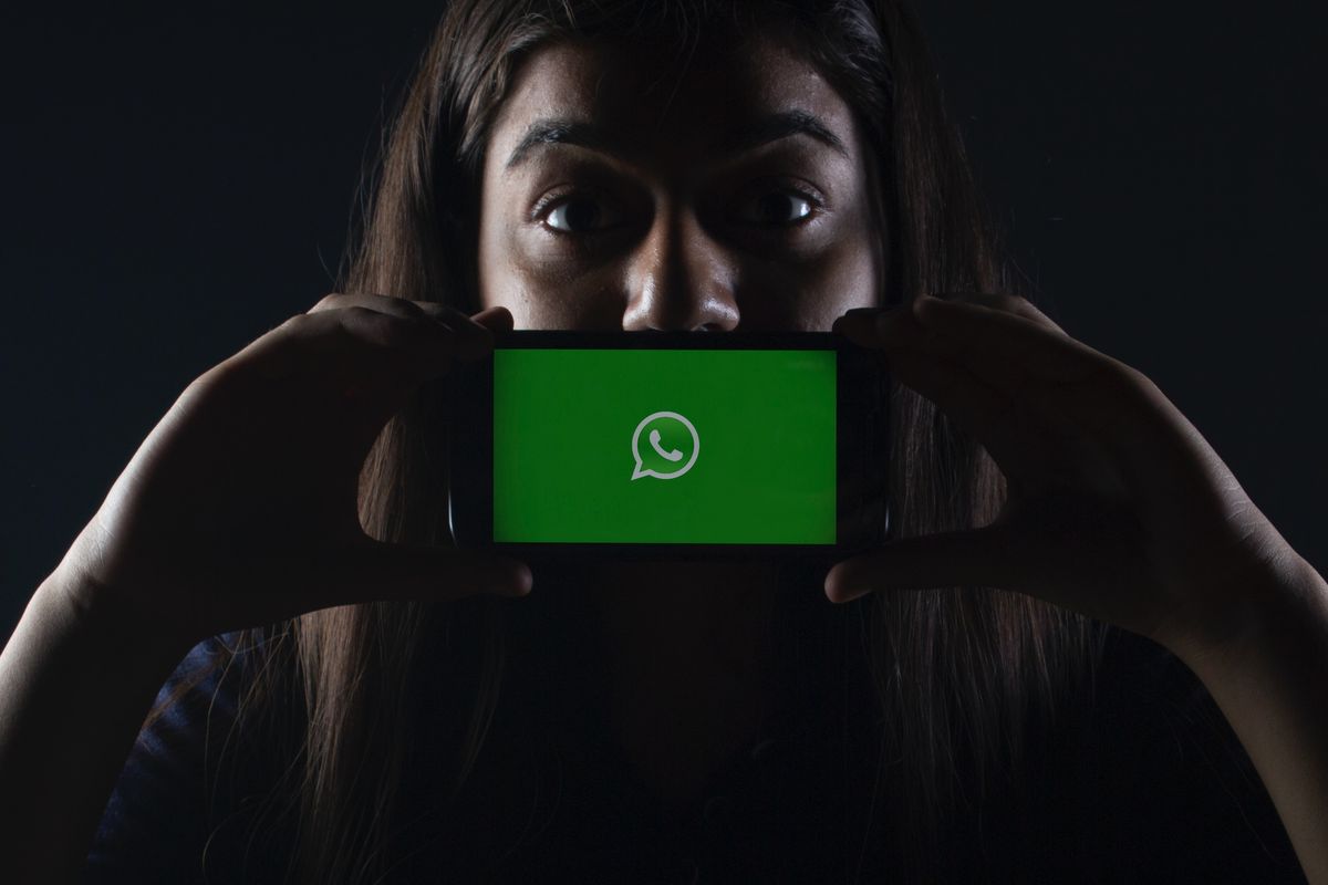 Bahaya download WhatsApp GB.