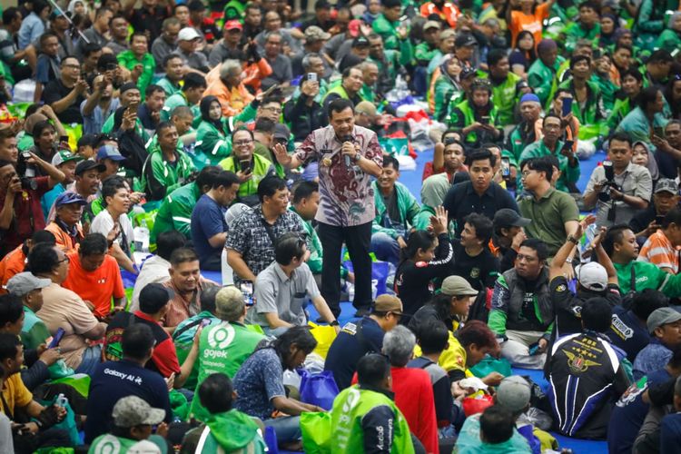 Gubernur Jawa Tengah (Jateng) Ahmad Luthfi dalam acara Sarasehan Mitra Ojol dan ASK di GOR Jatidiri, Semarang, Jumat (12/9/2025). 
