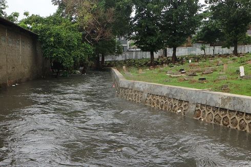 Pemkot Minta Warga Hentikan Pembangunan di Bantaran Kali Sekretaris