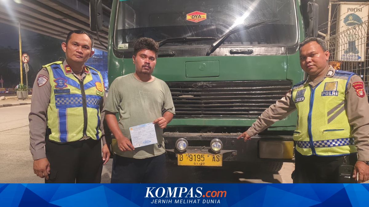 Polisi Tilang Sopir Truk Trailer yang Lawan Arah di Cilincing ~NA

Klik untuk baca:
