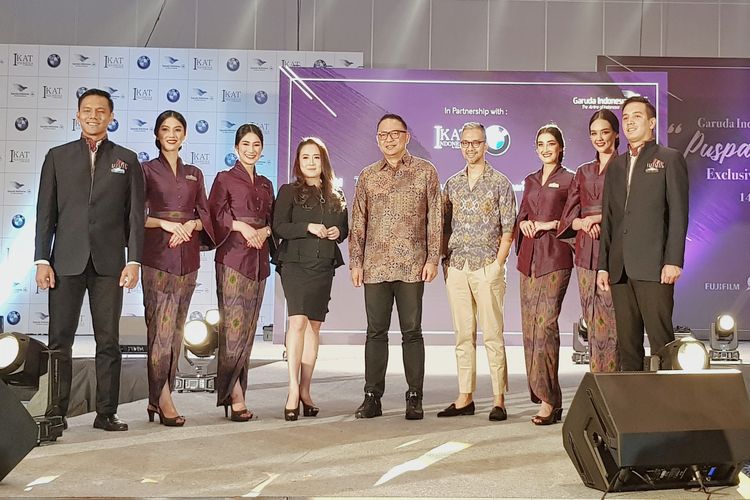 Seragam pramugari dan pramugara Garuda Indonesia x IKAT by Didiet Maulana