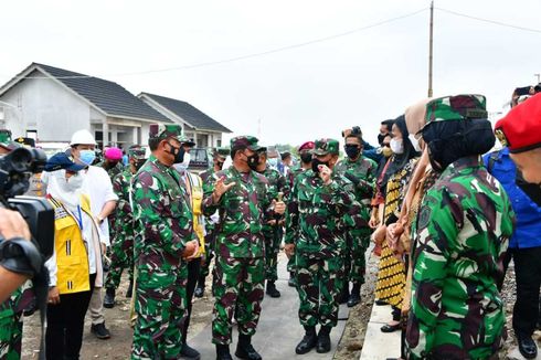 Panglima TNI Serahkan 53 Rumah pada Ahli Waris Pahlawan KRI Nanggala-402