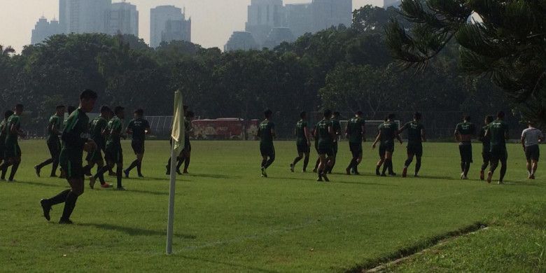 Latihan perdana timnas U-22 Indonesia di Lapangan ABC, Senayan, Jakarta Pusat, Senin (7/1/2019).