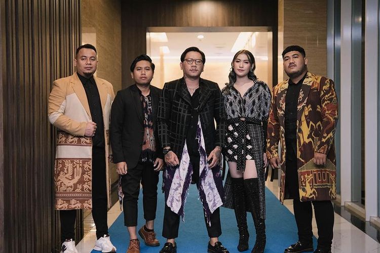 Batas Senja, grup musik asal Indonesia