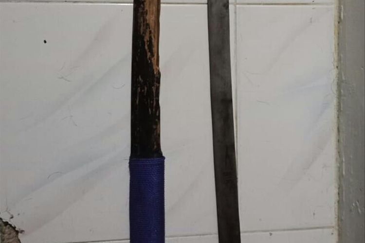 Dua bilah samurai yang diamankan dari kasus penganiayaan di Kecamatan Rangkuih, Pangkal Pinang.