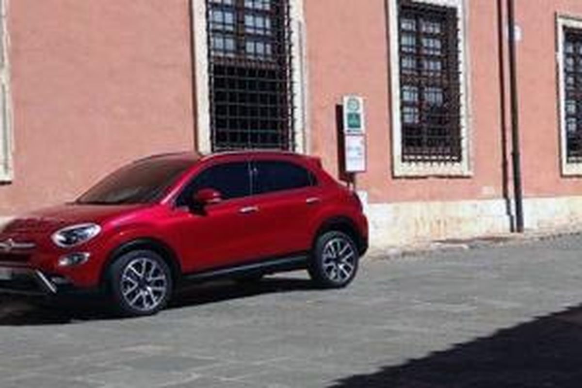 Foto resmi Fiat 500X bocor di internet sebelum debut di Paris Motor Show 2014.