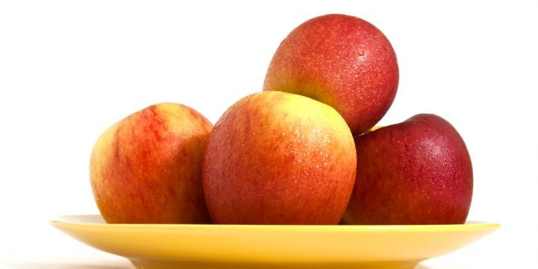 Makan buah saat sahur bisa membuat perut kenyang lebih lama.